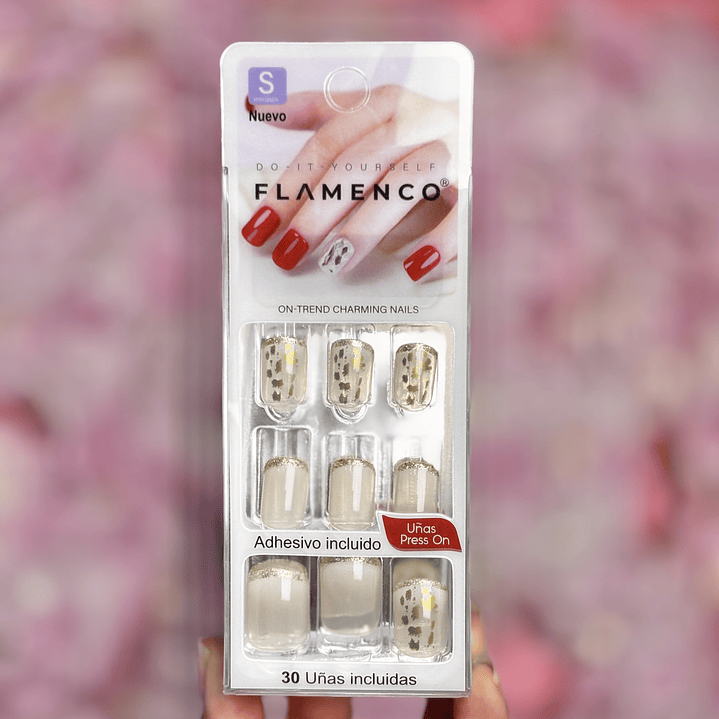 uñas press on detalle dorado 1