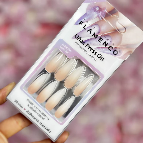 uñas press on “degrade”