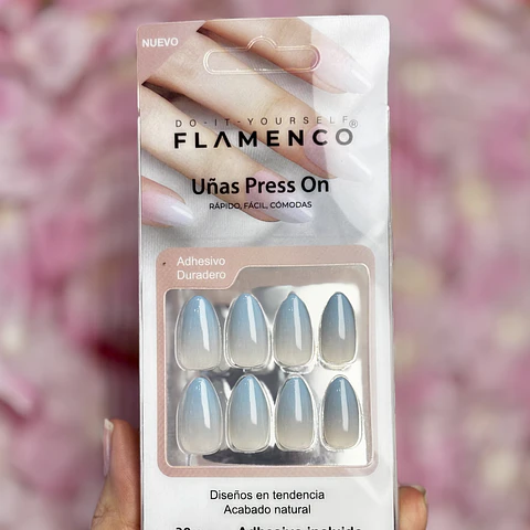 uñas press on “degrade celeste”