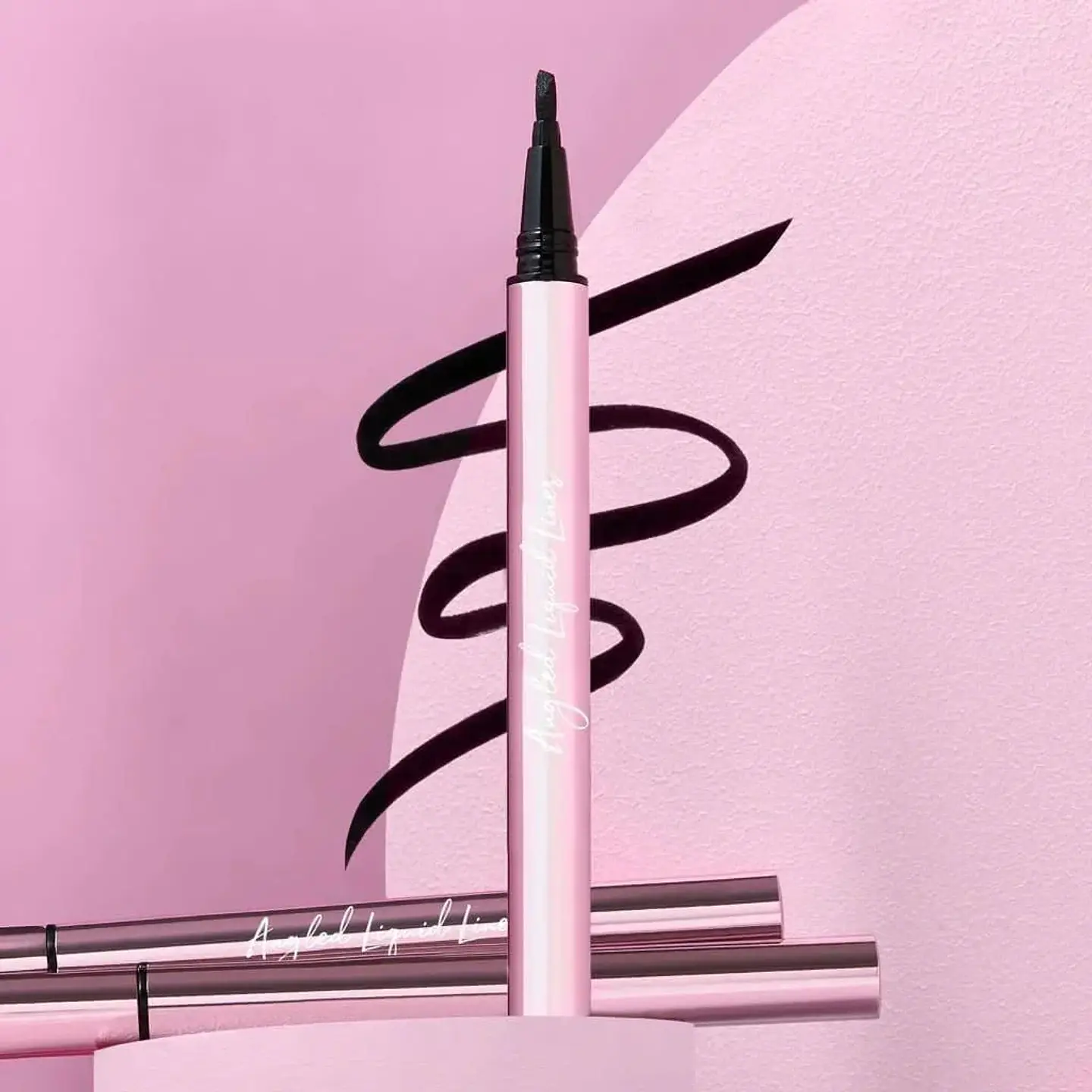 Delineador Líquido En Plumín Angular - Angled Liquid Liner 2