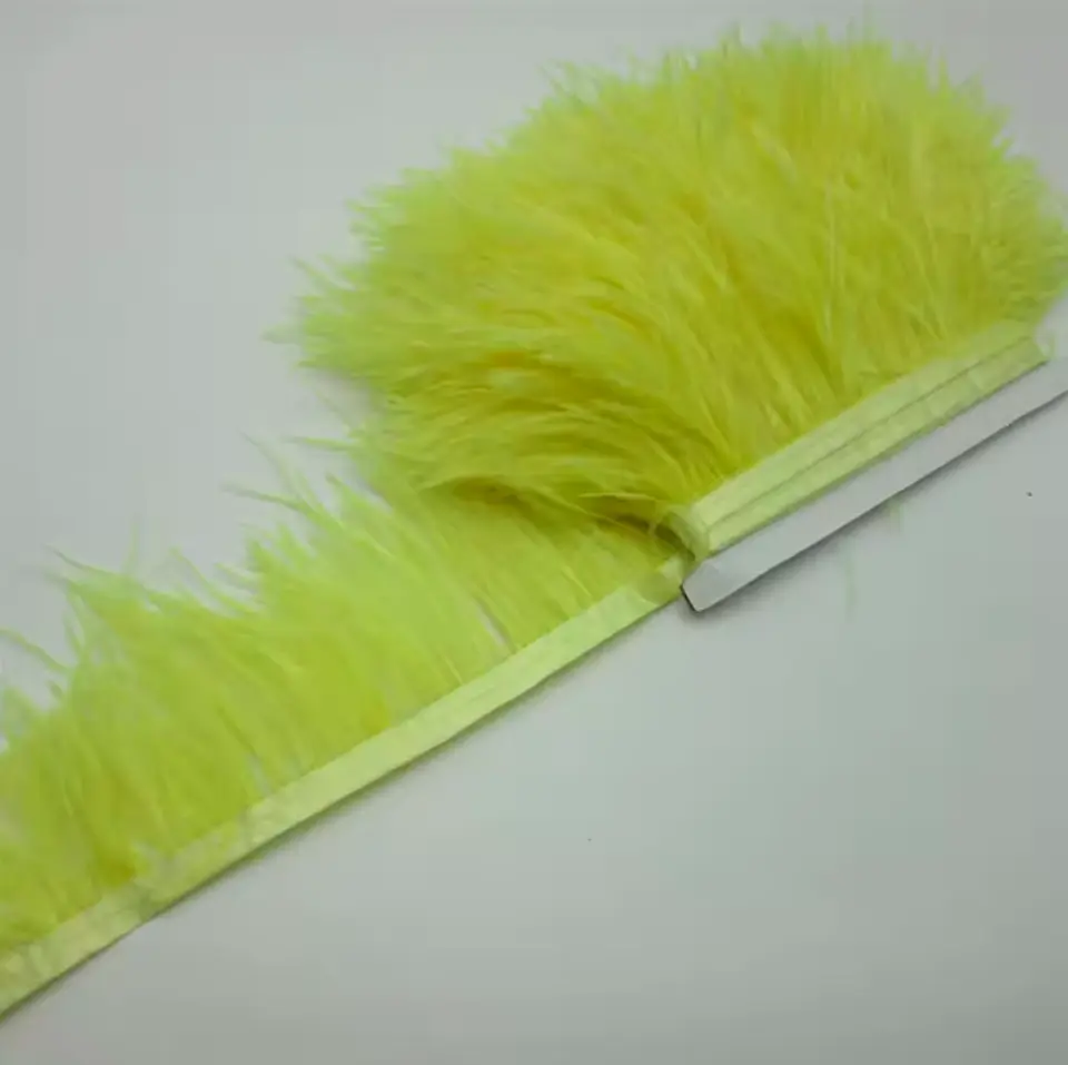 Plumas amarilla 1