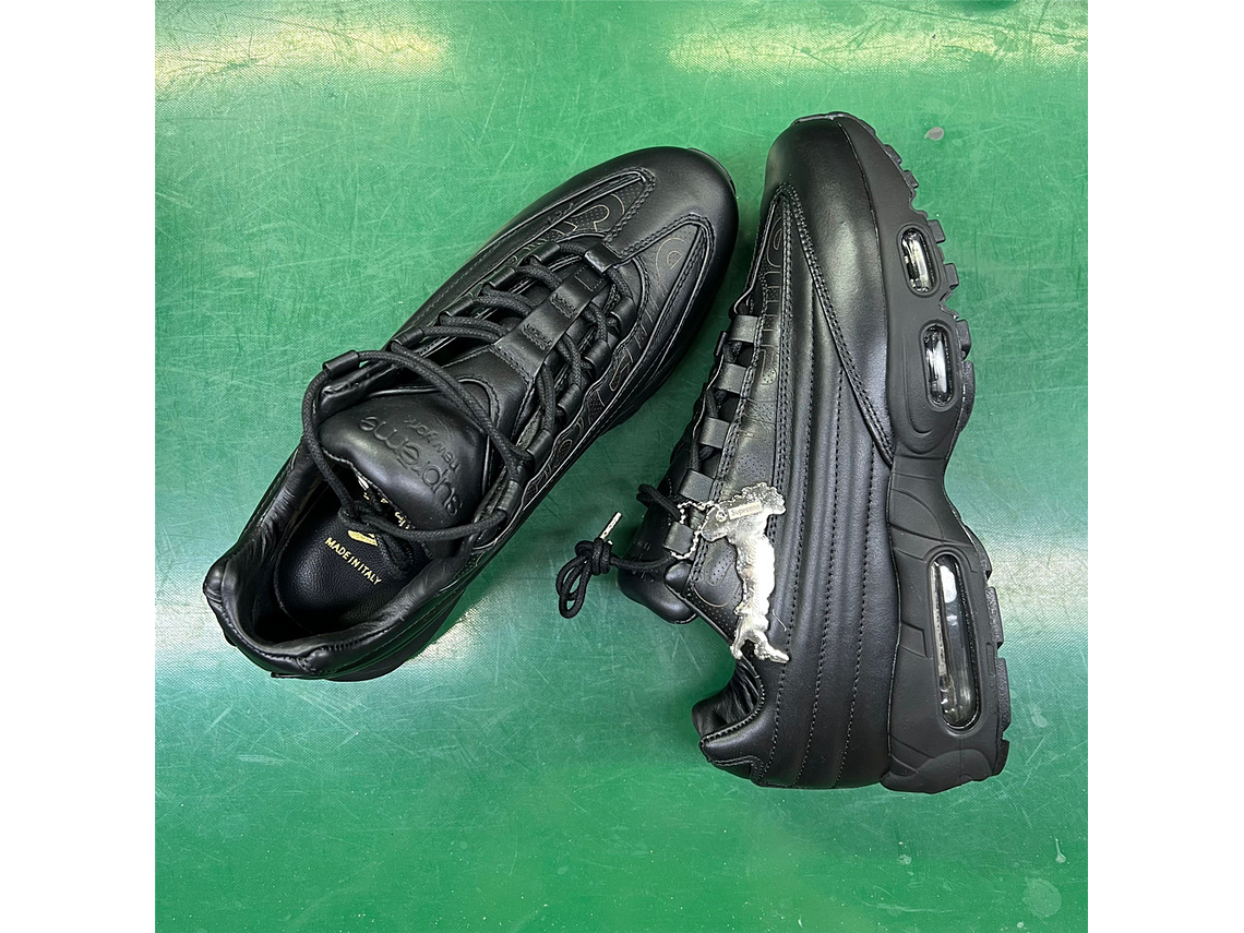 Nike Air Max 95 × Supreme 2
