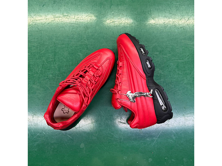 Nike Air Max 95 × Supreme 3