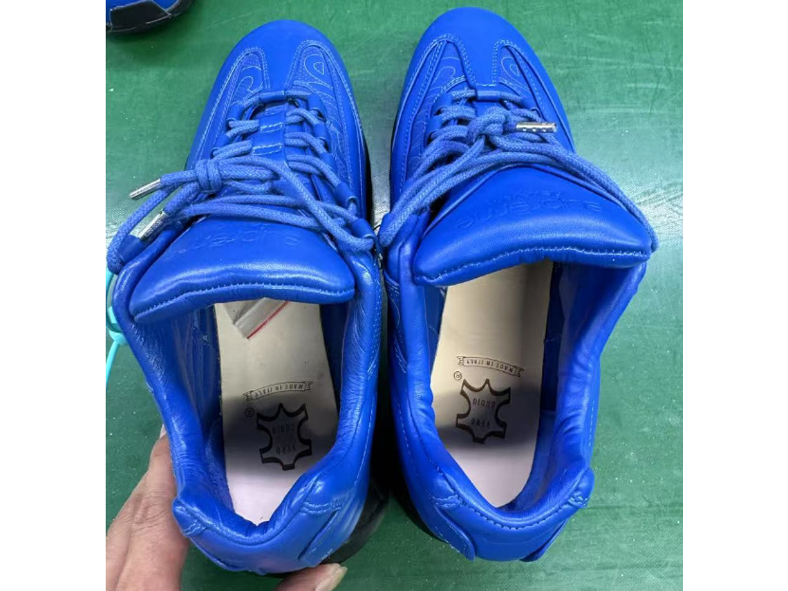 Nike Air Max 95 × Supreme 5