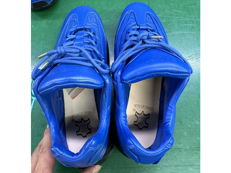 Nike Air Max 95 × Supreme 5