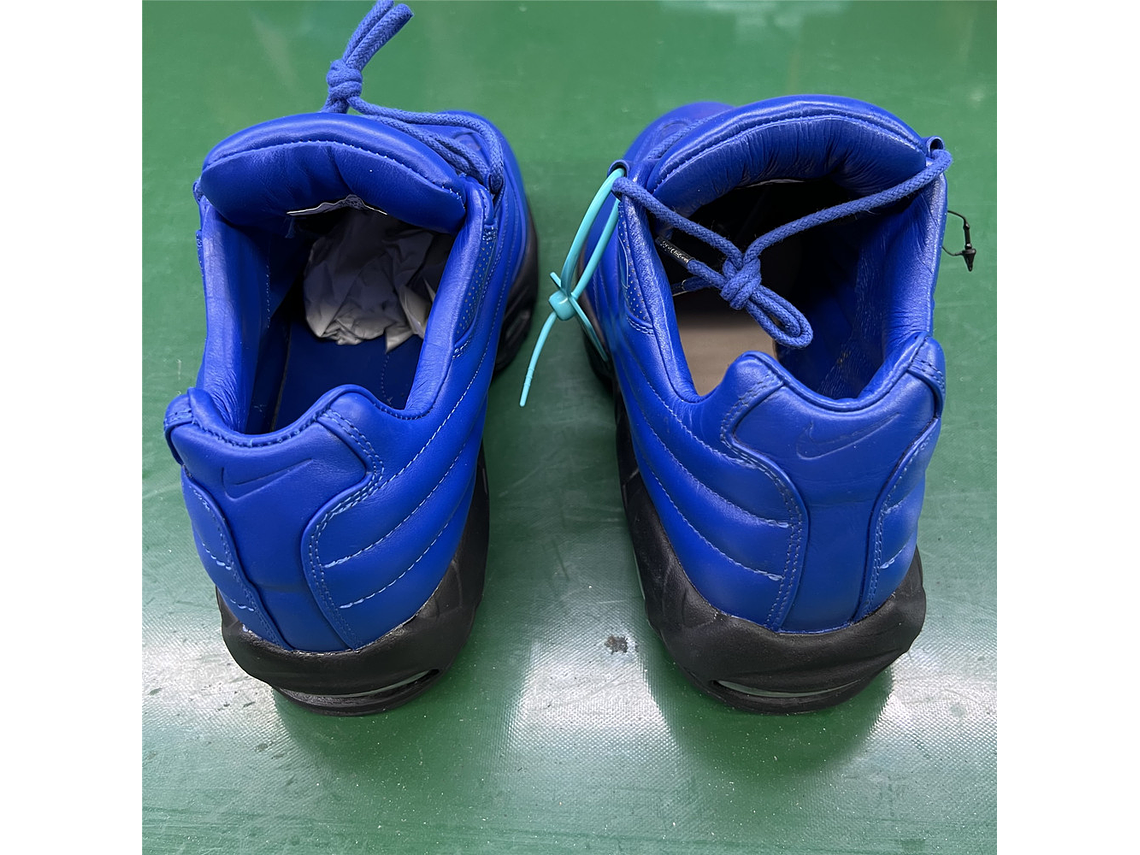 Nike Air Max 95 × Supreme 6