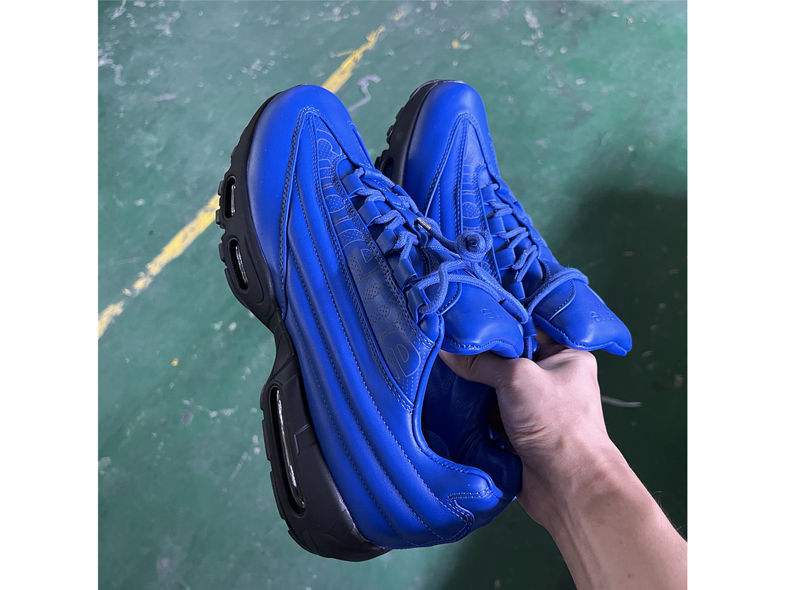 Nike Air Max 95 × Supreme 11