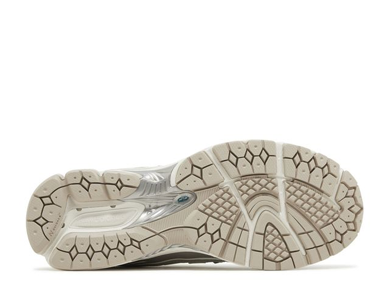 NEW BALANCE 1906R 'SILVER METALLIC CREAM' 4