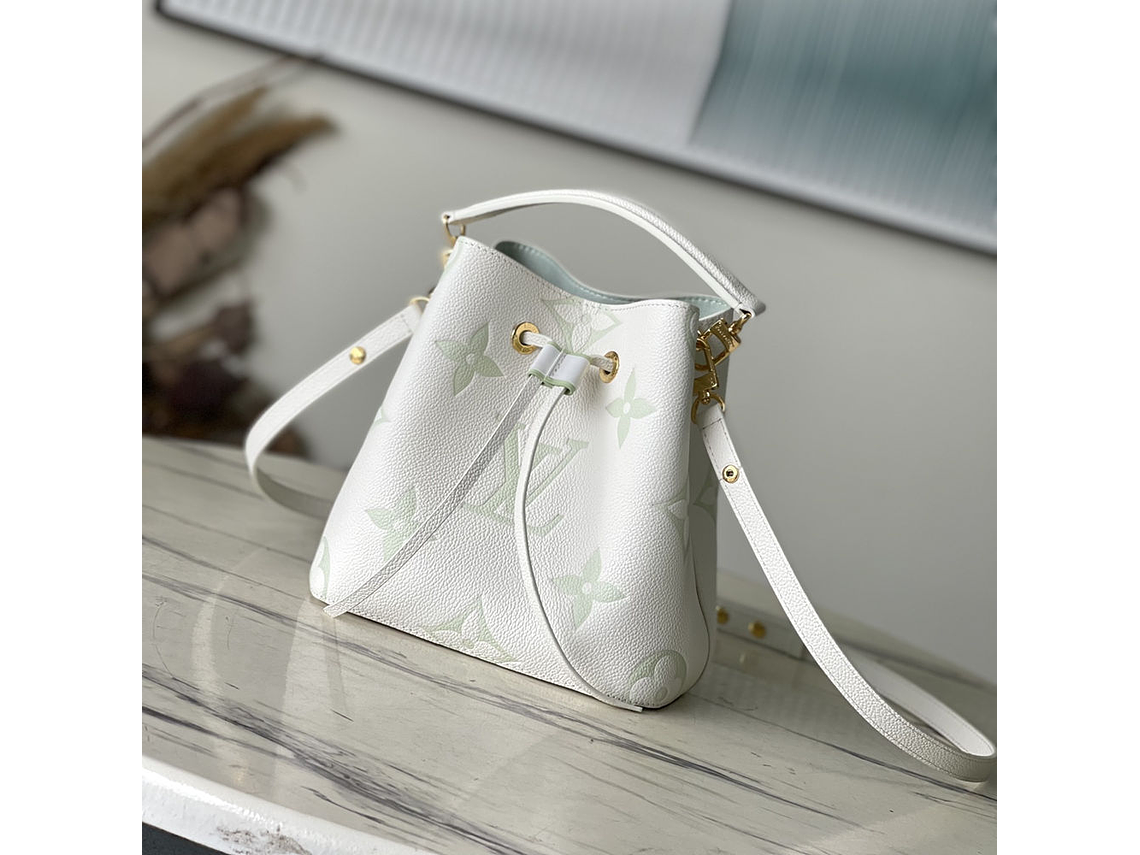 Louis Vuitton N¨¦oNo¨¦ BB Bucket Bag 3