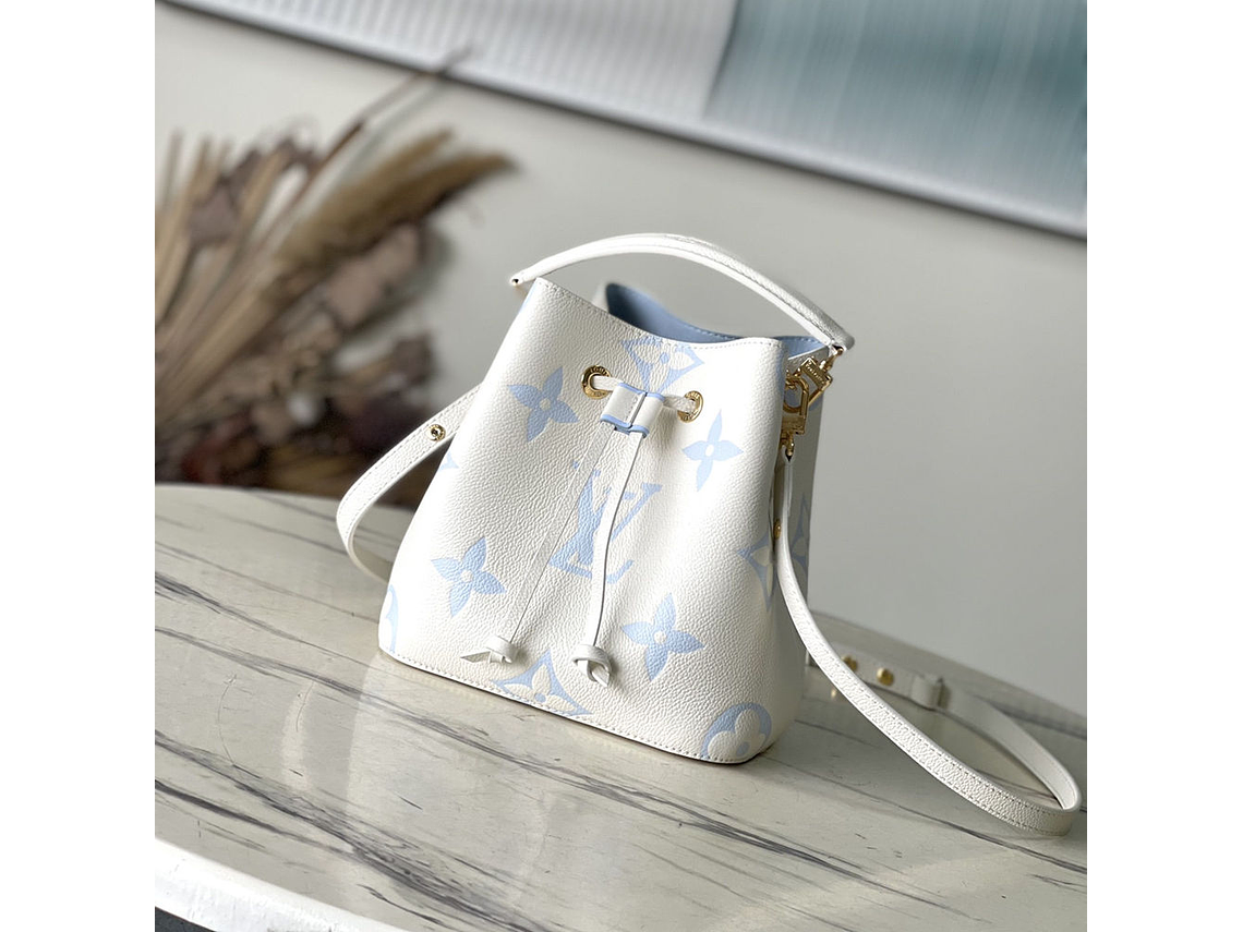 Louis Vuitton N¨¦oNo¨¦ BB Bucket Bag 4