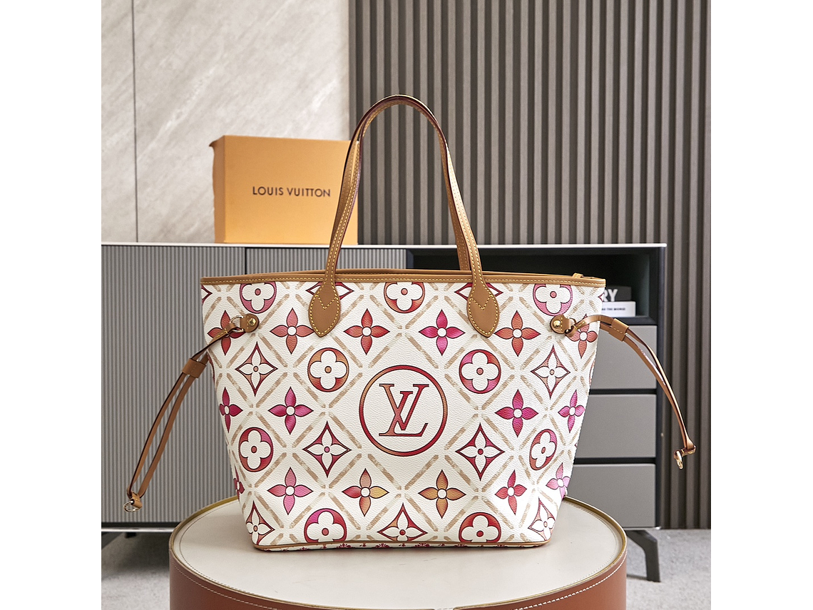 Louis Vuitton Neverfull  MM Bag 2
