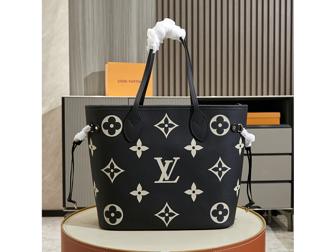 Louis Vuitton Neverfull  MM Bag 3