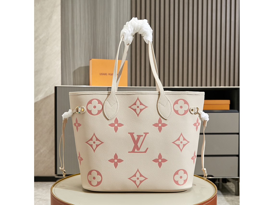 Louis Vuitton Neverfull  MM Bag 5