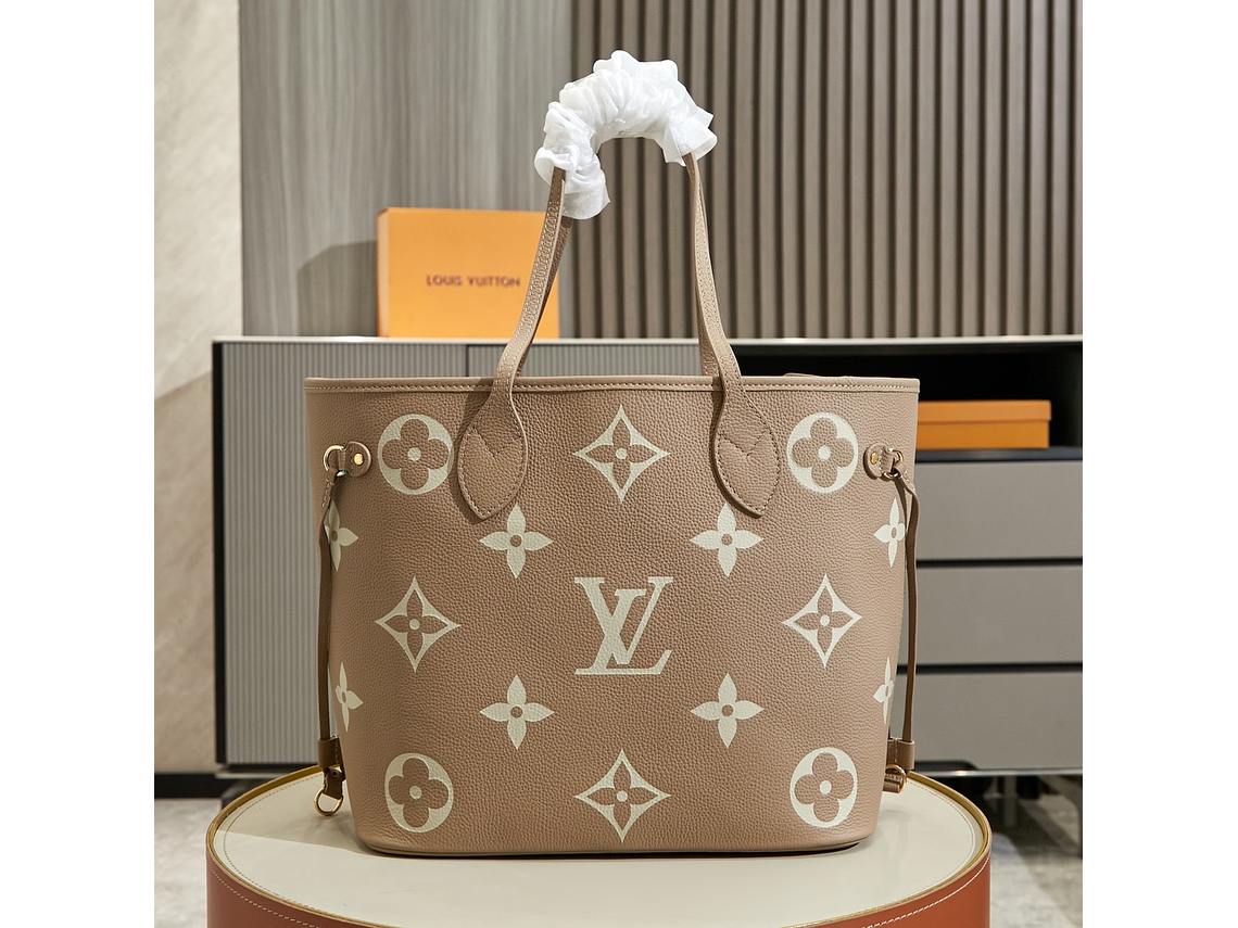 Louis Vuitton Neverfull  MM Bag 7
