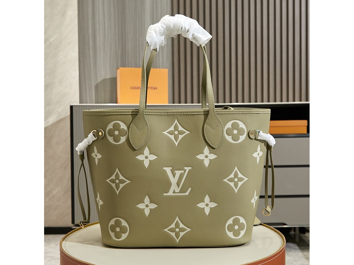 Louis Vuitton Neverfull  MM Bag 9