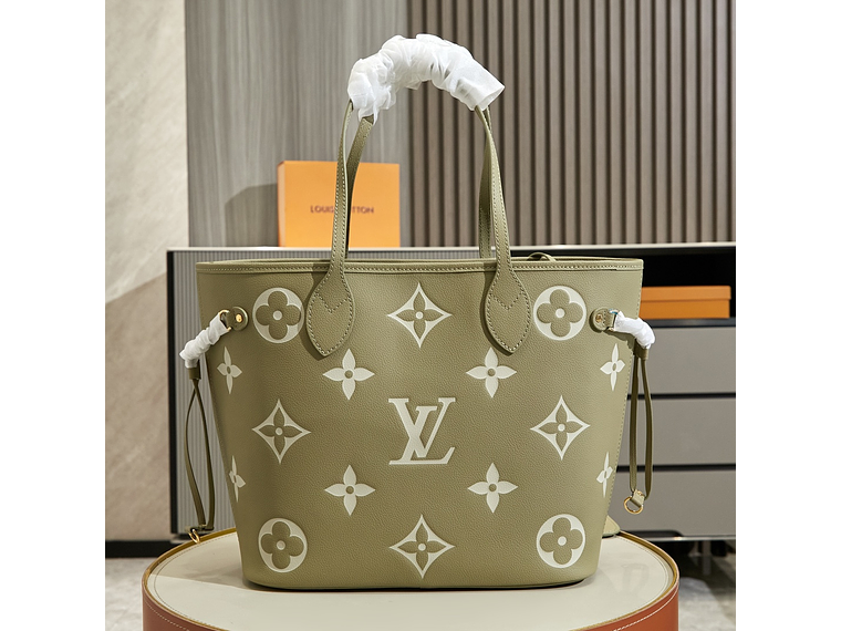 Louis Vuitton Neverfull  MM Bag 9