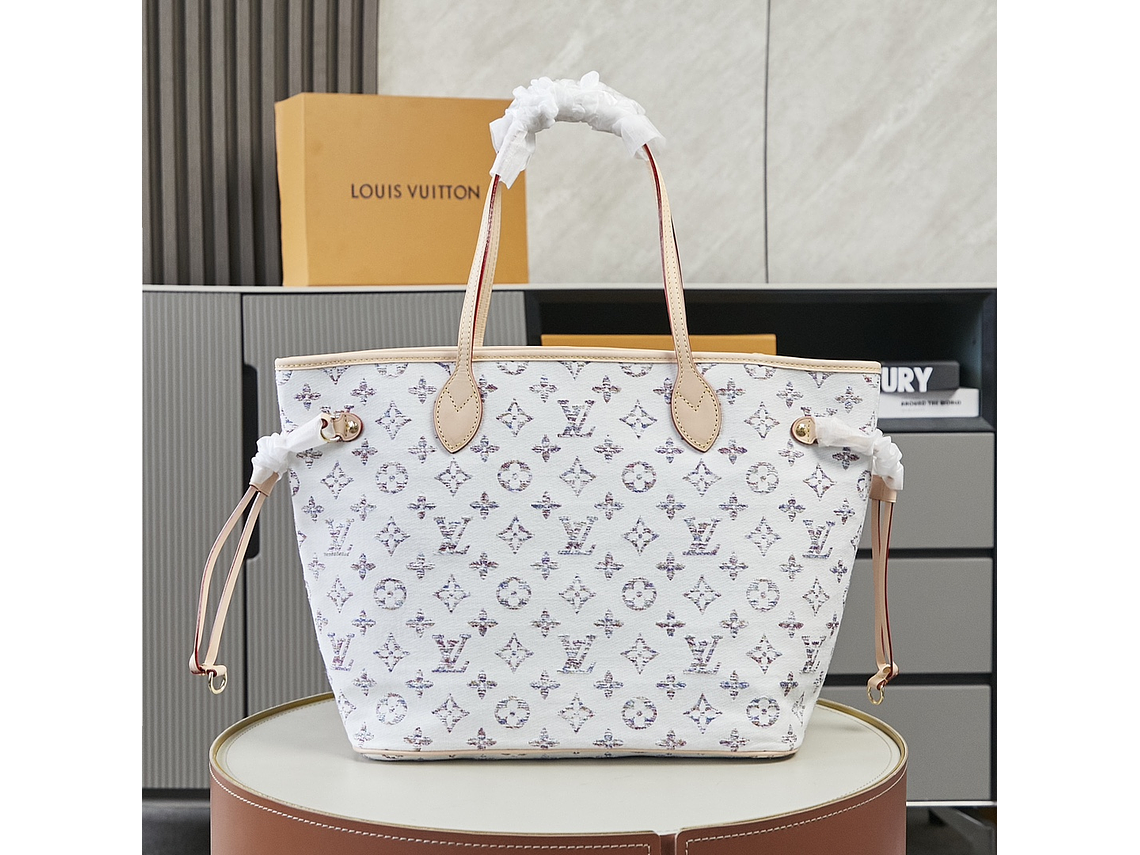 Louis Vuitton Neverfull  MM Bag 10