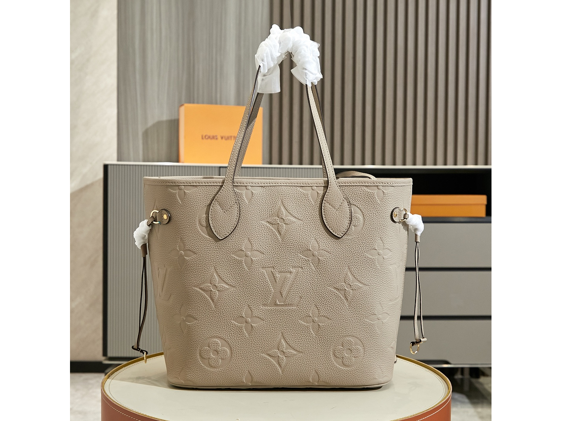 Louis Vuitton Neverfull  MM Bag 13