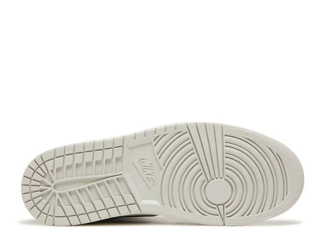 AIR JORDAN 1 RETRO HIGH OG 'WHITE CEMENT' 4