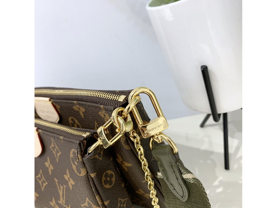 LOUIS VUITTON MULTI POCHETTE ACCESSORIES BAG 10