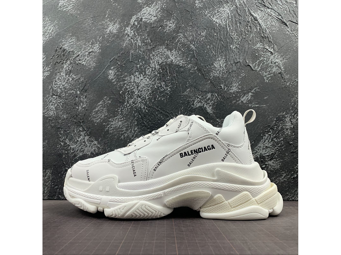 Balenciaga Triple S White barrage 1