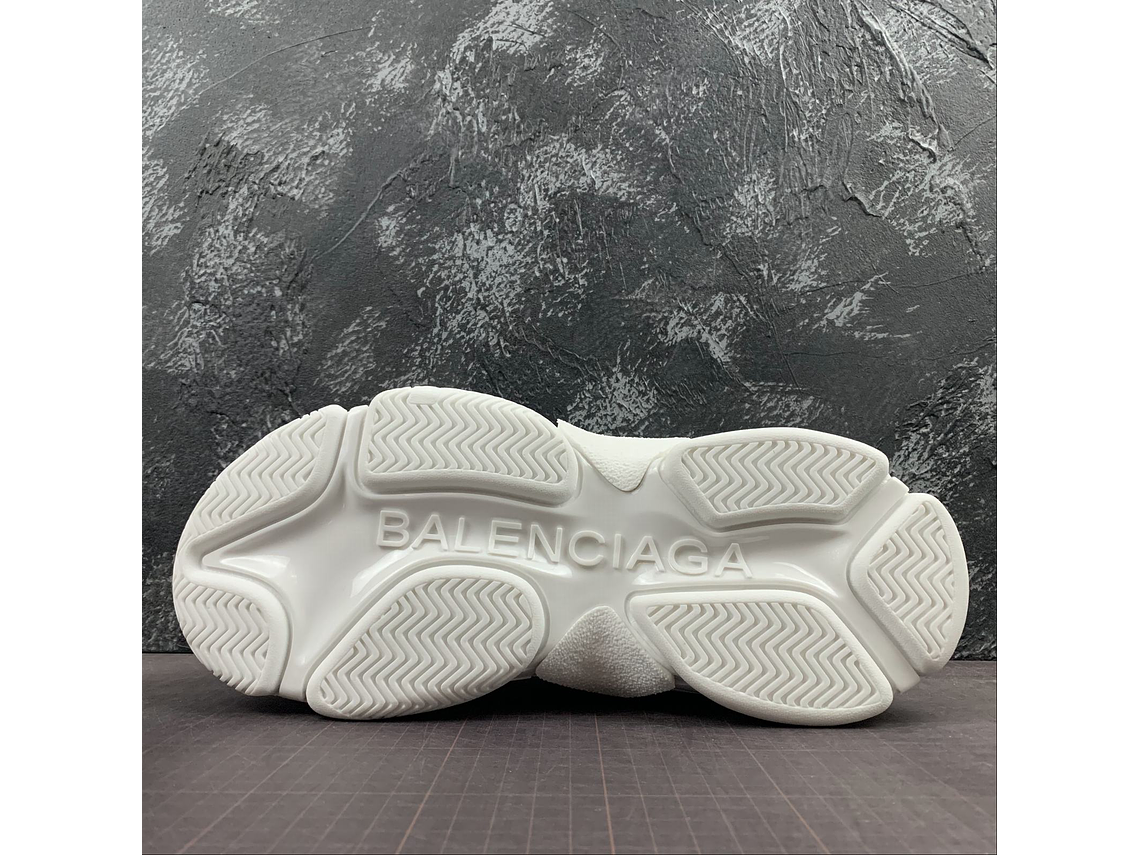 Balenciaga Triple S White barrage 3