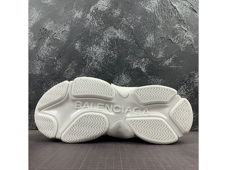 Balenciaga Triple S White barrage 3