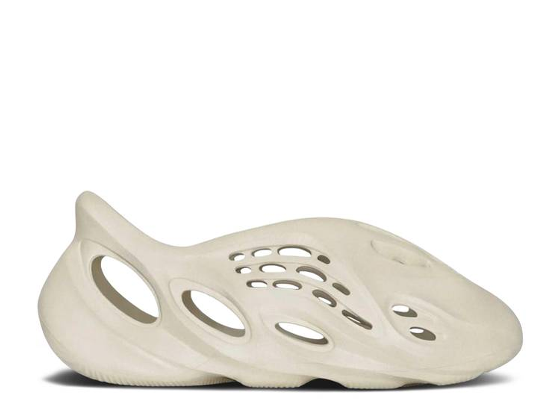 YEEZY FOAM RUNNER 'SAND' 1