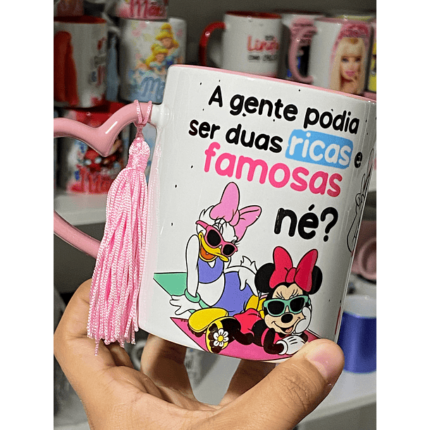 Arte Caneca Minnie e Margarida A gente poderia ser duas ricas e famosas né?  Arquivo em Jpg 1