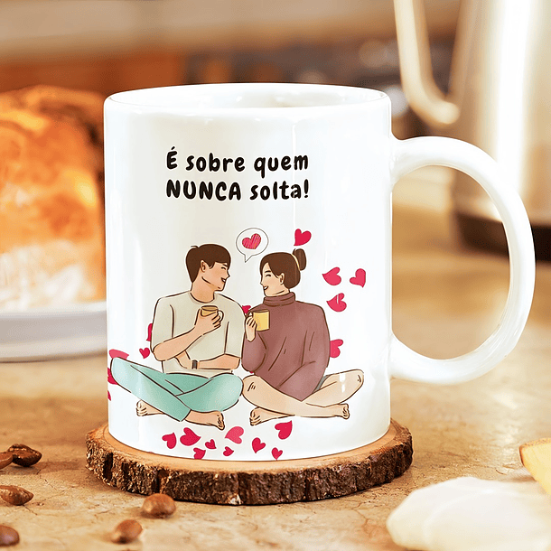 Artes Caneca Não é sobre quem te dá a mão, é sobre quem nunca Solta em Png  1