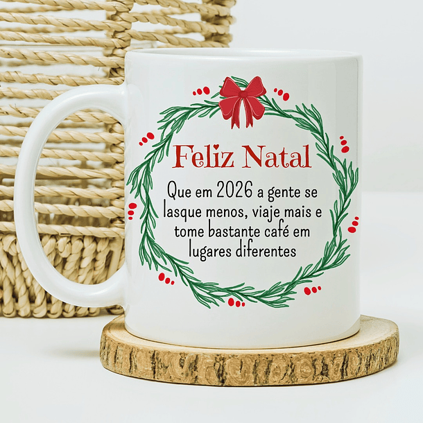 Arte Caneca Feliz Natal, que em 2026 a gente se lasque menos, viaje mais e tome bastante café Arquivo em Jpg 