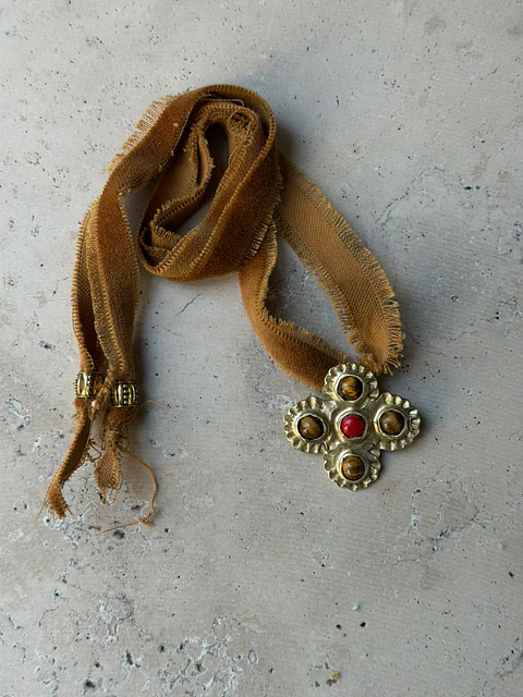 Cruz Piedras Bronce