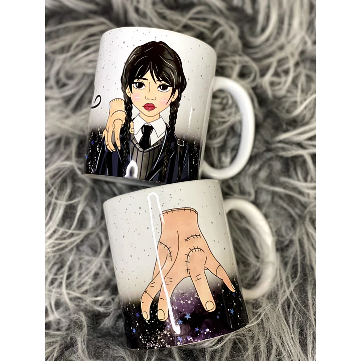 Arte para Caneca Alfabeto Mãozinha Wandinha Jenna Ortega em Jpg 6