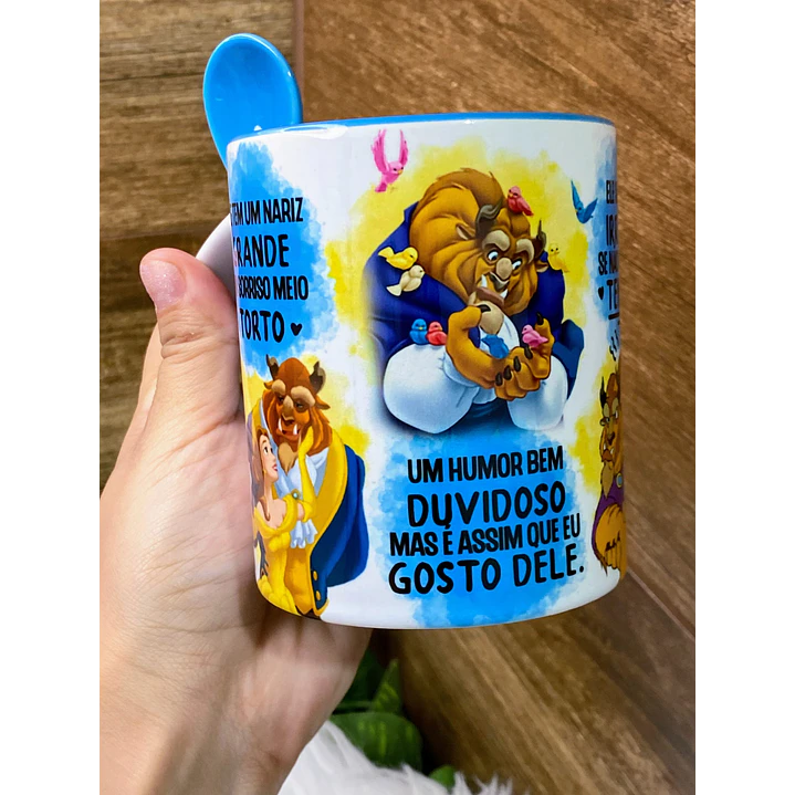 Arte para Caneca A Bela e a Fera Ele Tem Um Nariz Grande Um Sorriso Meio Torto Png 4