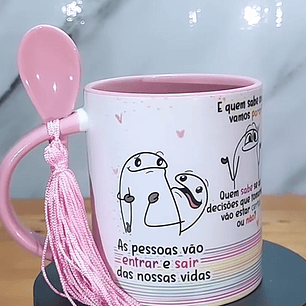 Arte Caneca Flork As pessoas vão entrar e sair das nossas vidas Arquivo Editável