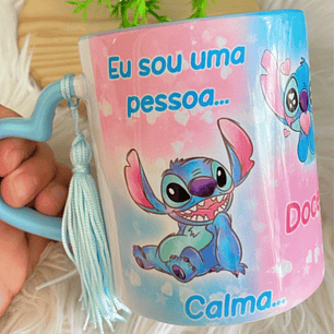 Artes Caneca Eu sou uma pessoa calma, doce vocês que me estressam Stitch Arquivo em Jpg