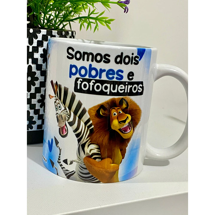 Arte Caneca A gente podia ser dois ricos e famosos mas nãooo somos dois pobres e fofoqueiros - Madagascar Arquivo em Jpg  3