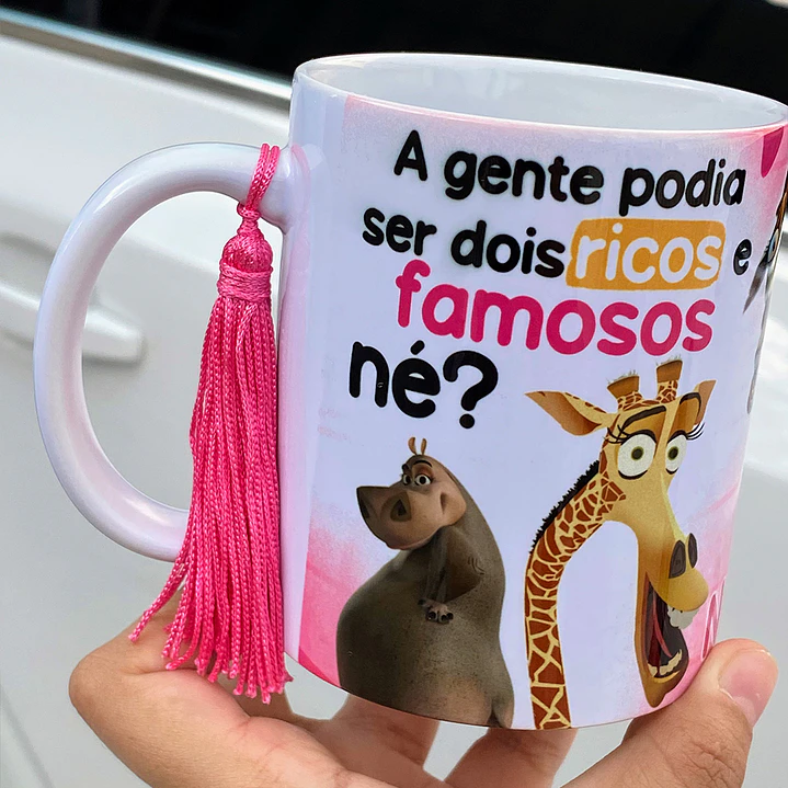 Arte Caneca Glória A gente poderia ser duas ricas e famosas né?  Madagascar Mas nãooo... Somos três pobres e fofoqueiras Arquivo em Jpg 1