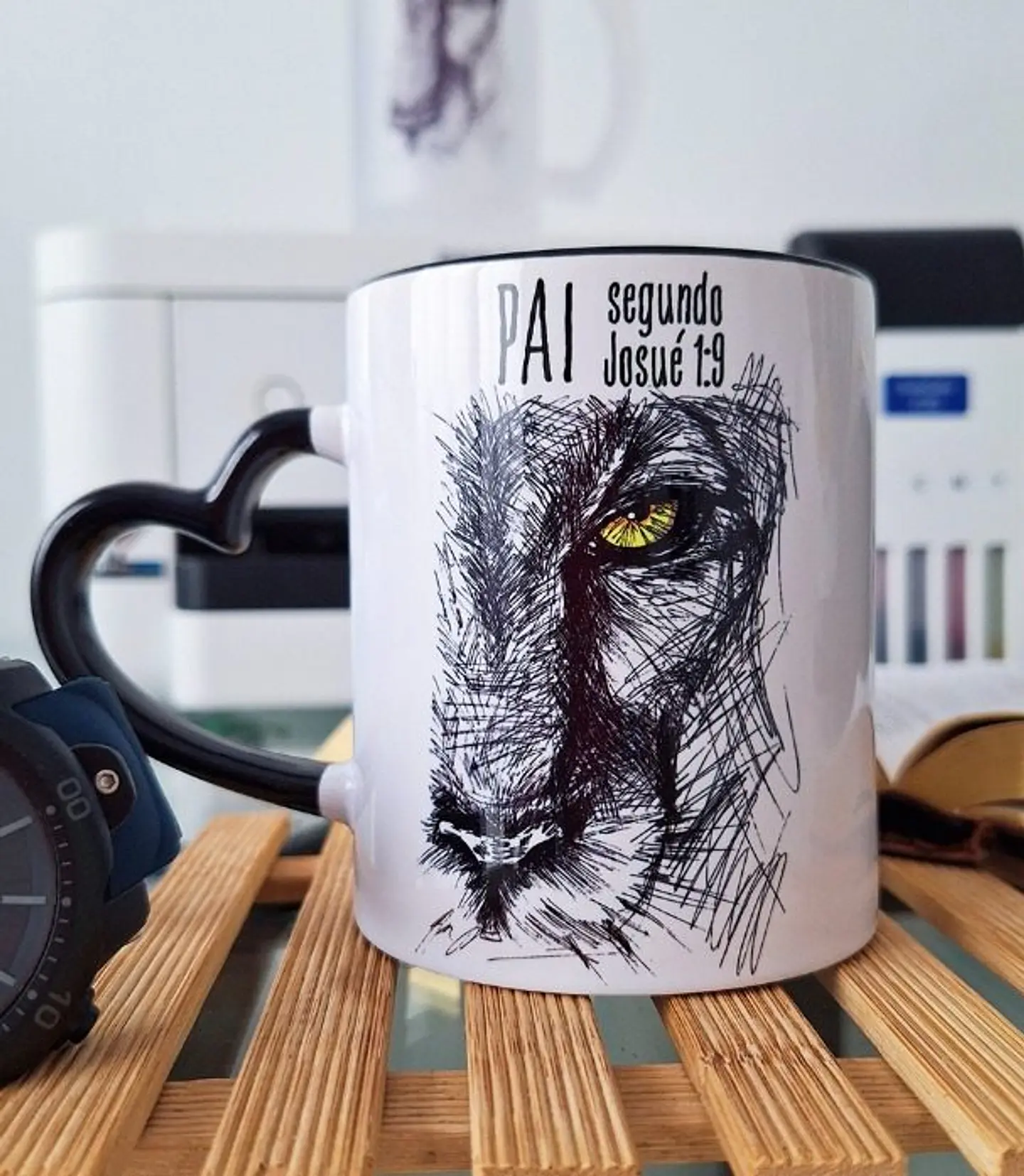 Arte para Caneca Pai segundo Josué 19. Forte e Corajoso Arquivo em Png  1