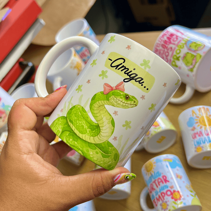 2 Artes para Caneca Amigas Cobra e Galinha Arquivo em Png 1