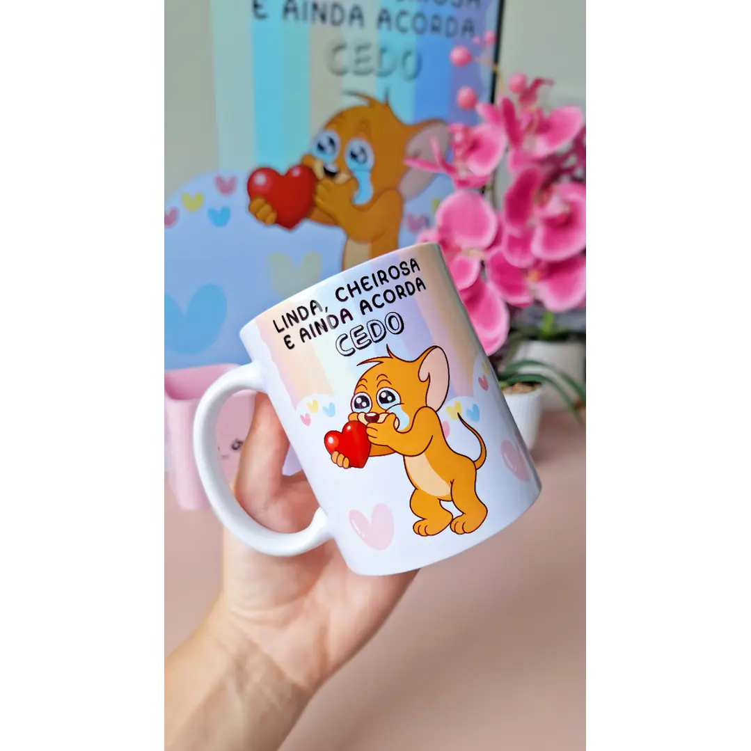 Artes para Caneca Linda, cheirosa e ainda acorda cedo em Png 1
