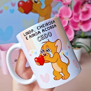 Artes para Caneca Linda, cheirosa e ainda acorda cedo em Png