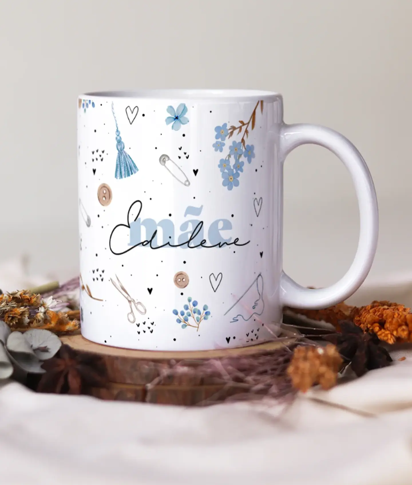 Artes para Caneca Costureira Suas Mãos teceram o amor - Mãe Azul Bebe em Png  4