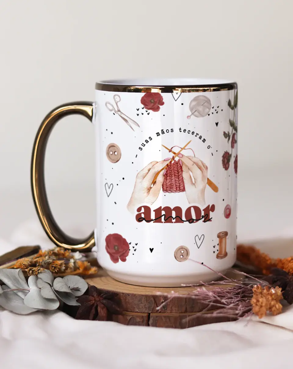 Artes para Caneca Costureira Suas Mãos teceram o amor - Mãe Marsala Croche em Png 1