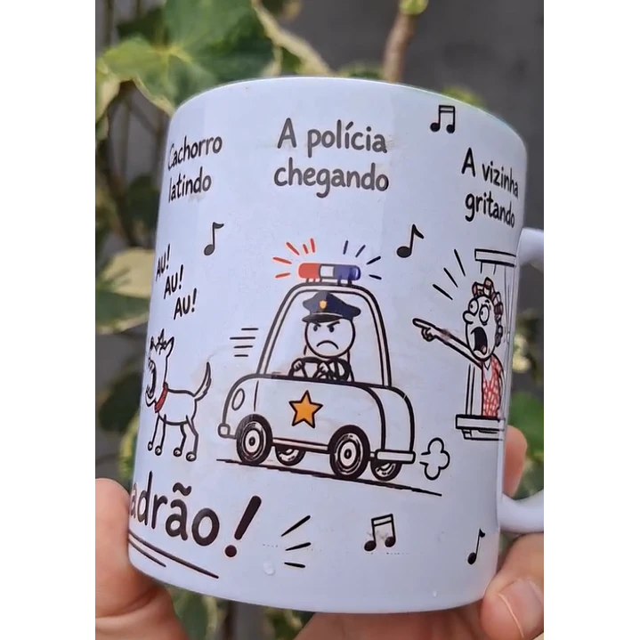 Arte Caneca Lá vai o louco, pulando o muro, com buquê de flor na mão, cachorro latindo, au! au! au!, a polícia chegando, a vizinha gritando, pega ladrão! Arquivo em Pdf  4
