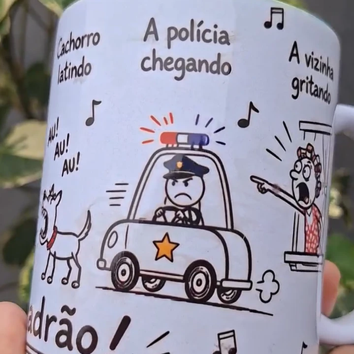 Arte Caneca Lá vai o louco, pulando o muro, com buquê de flor na mão, cachorro latindo, au! au! au!, a polícia chegando, a vizinha gritando, pega ladrão! Arquivo em Pdf  4