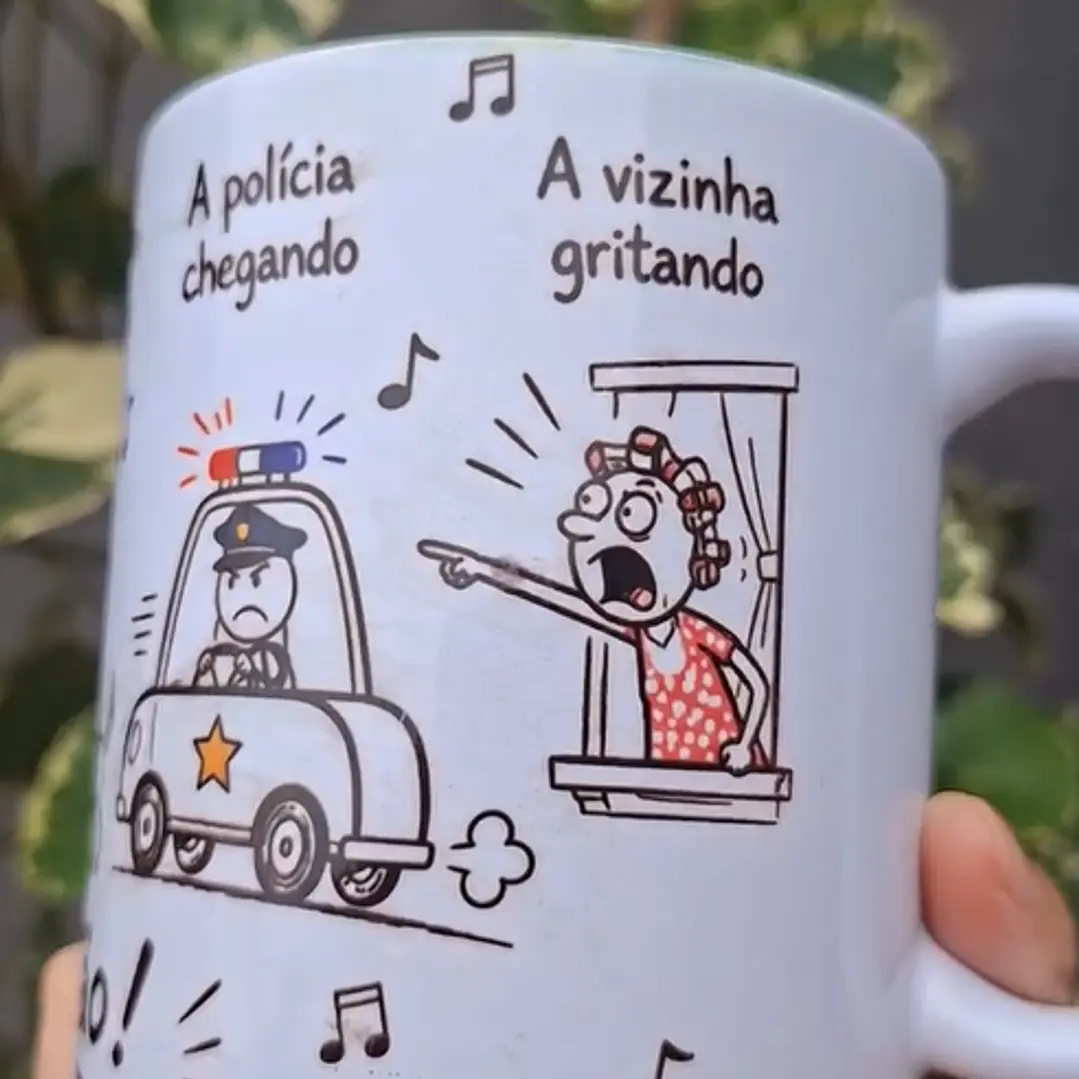 Arte Caneca Lá vai o louco, pulando o muro, com buquê de flor na mão, cachorro latindo, au! au! au!, a polícia chegando, a vizinha gritando, pega ladrão! Arquivo em Pdf  5