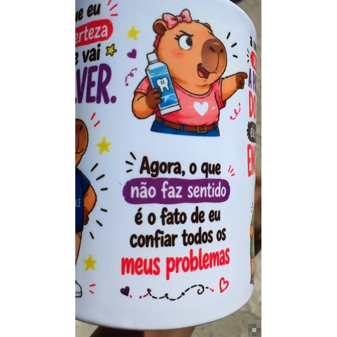 Arte para Caneca sabe o que eu acho engraçado? é que se der algum problema na minha vida, a primeira pessoa que eu ligo é o meu marido Arquivo em Jpg 3