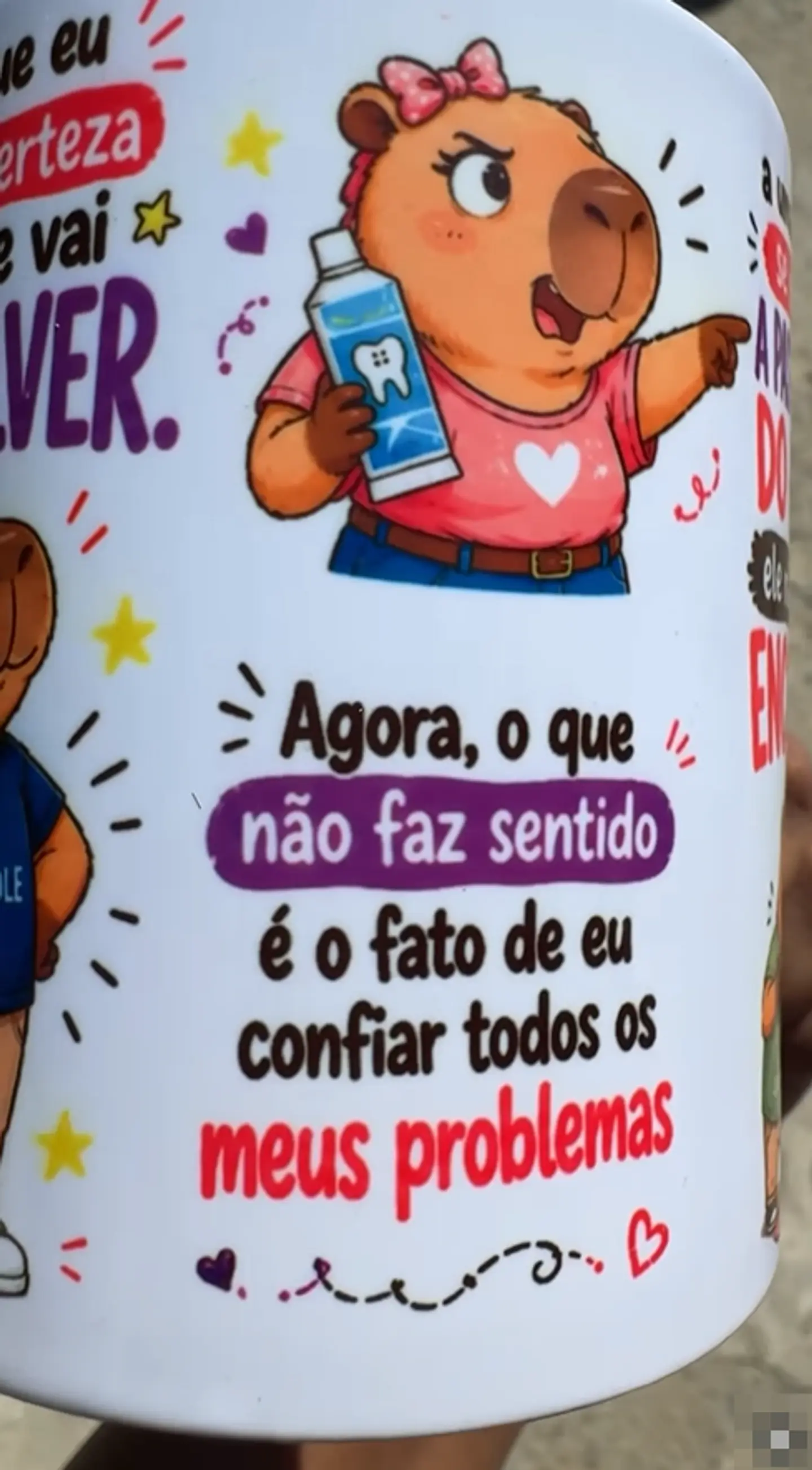 Arte para Caneca sabe o que eu acho engraçado? é que se der algum problema na minha vida, a primeira pessoa que eu ligo é o meu marido Arquivo em Jpg 3
