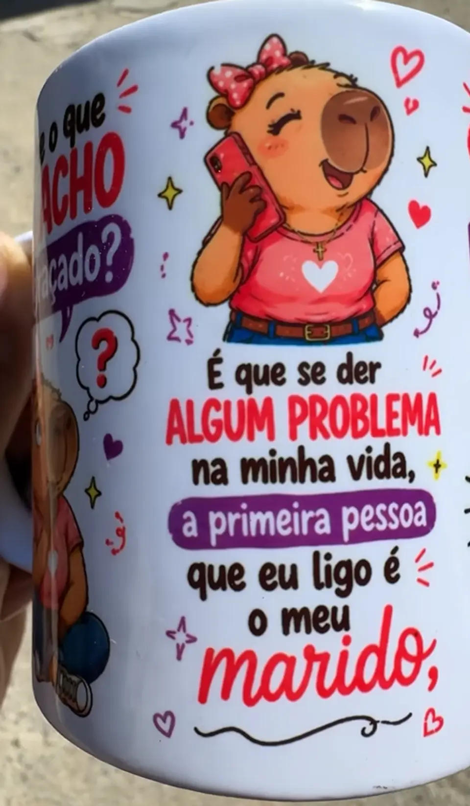 Arte para Caneca sabe o que eu acho engraçado? é que se der algum problema na minha vida, a primeira pessoa que eu ligo é o meu marido Arquivo em Jpg 2
